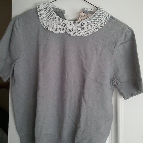 H&M Tops - H&M Lace Collar stretch knit top XS